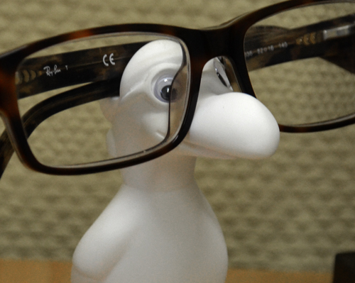 Lustige Brillenhalterung als Geschenk
